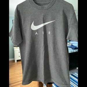 Nike: Men’s t-shirt